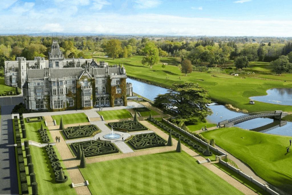 Vue aérienne d’Adare Manor et de son parcours de golf, futur site de la Ryder Cup 2027.