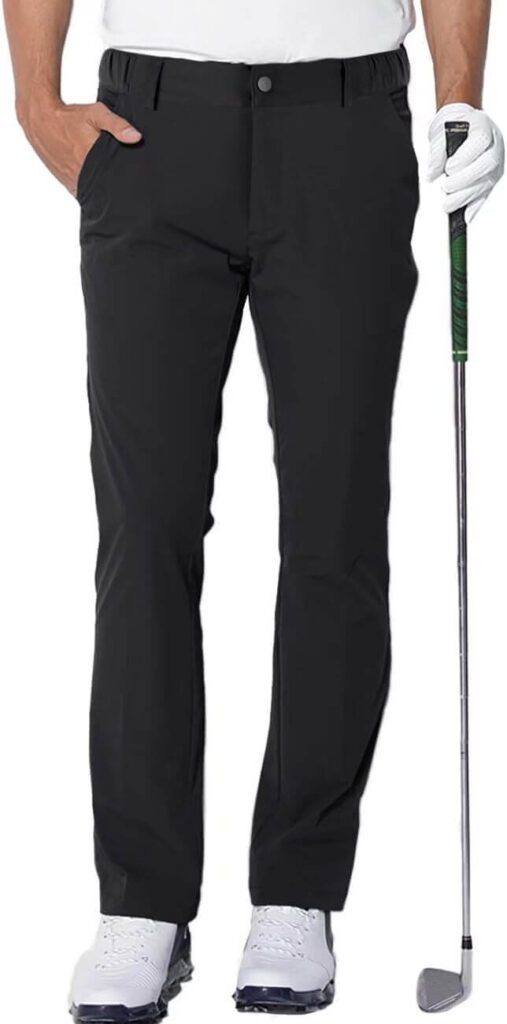 Pantalon de golf Aoli Ray noir extensible porté par un golfeur tenant un club.