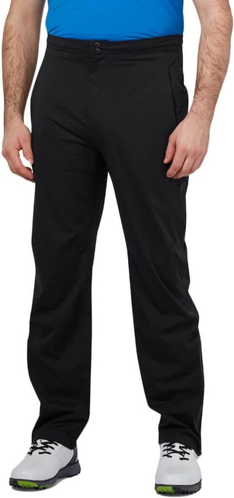 Pantalon de golf imperméable Callaway Weather Series noir porté par un golfeur.