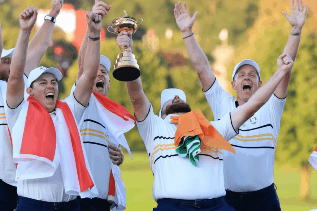 L’équipe européenne célèbre sa victoire en soulevant le trophée de la Ryder Cup 2025.